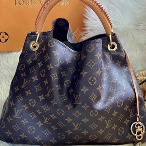 ✨Stunning✨Louis Vuitton ARTSY MM